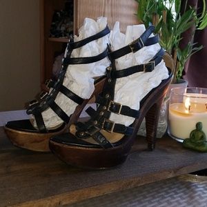 Sexy gladiator style heels 💜😍